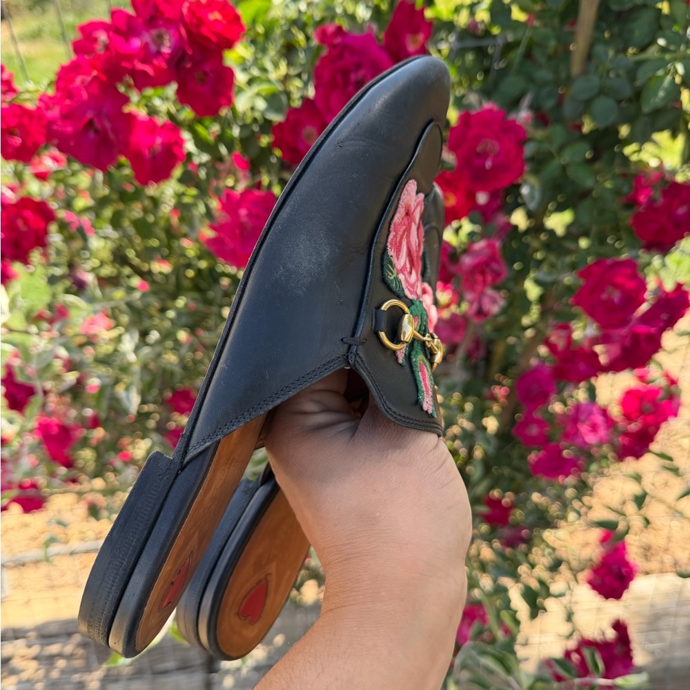 Gucci Black Leather Floral Embroidered Horsebit Mules - Picture 6 of 11